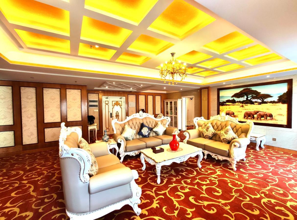 Golden Peacock Hotel Blantyre Bagian luar foto