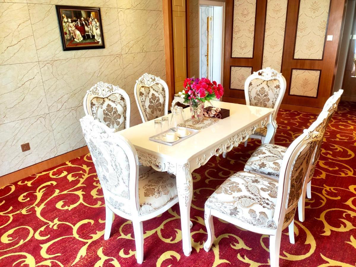 Golden Peacock Hotel Blantyre Bagian luar foto