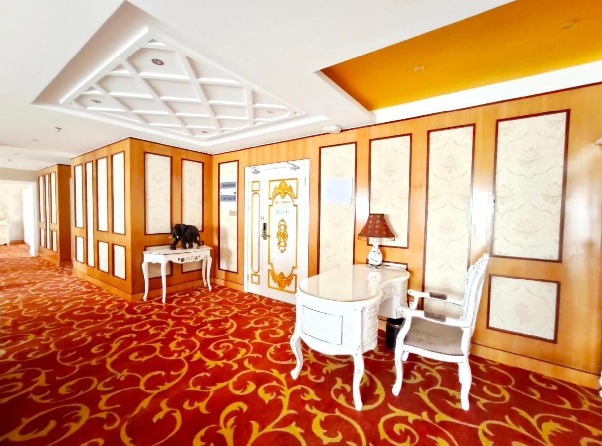 Golden Peacock Hotel Blantyre Bagian luar foto