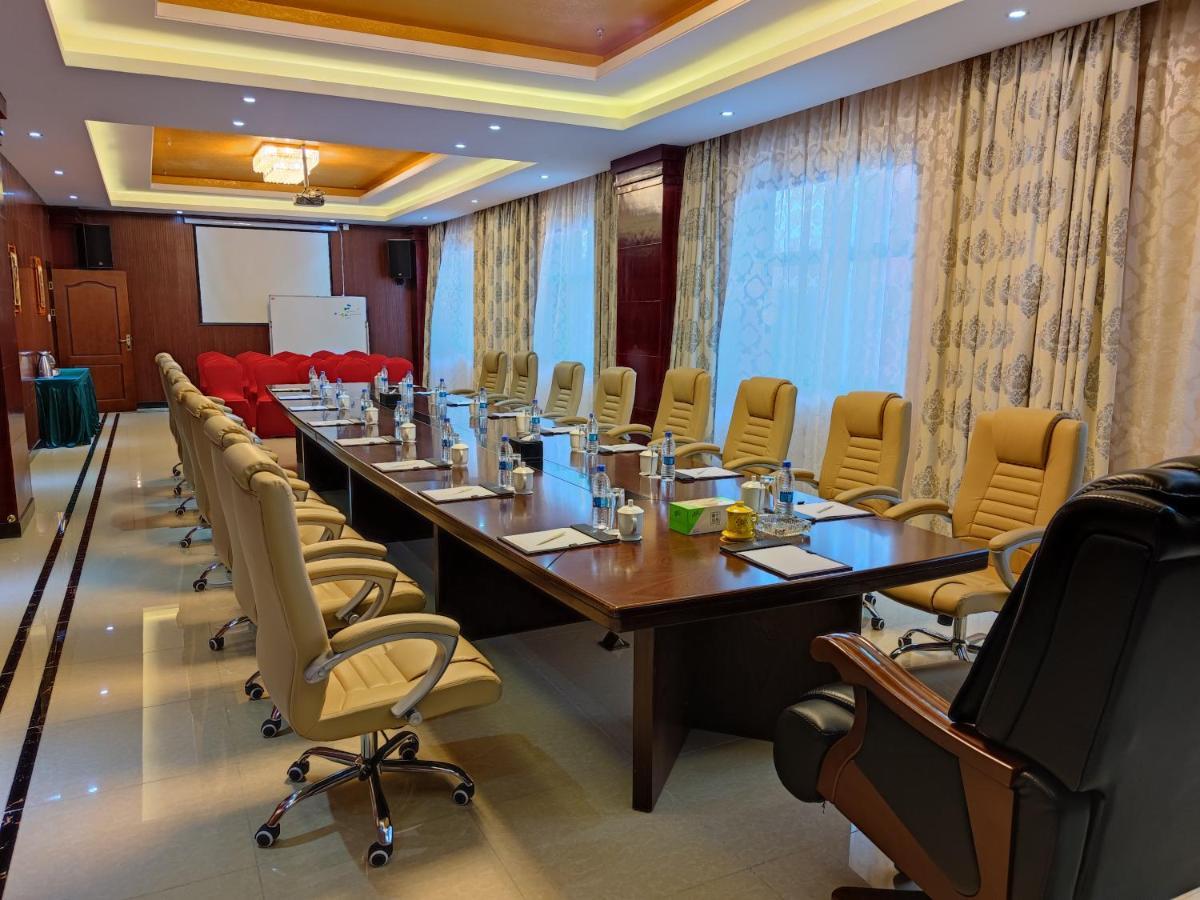 Golden Peacock Hotel Blantyre Bagian luar foto