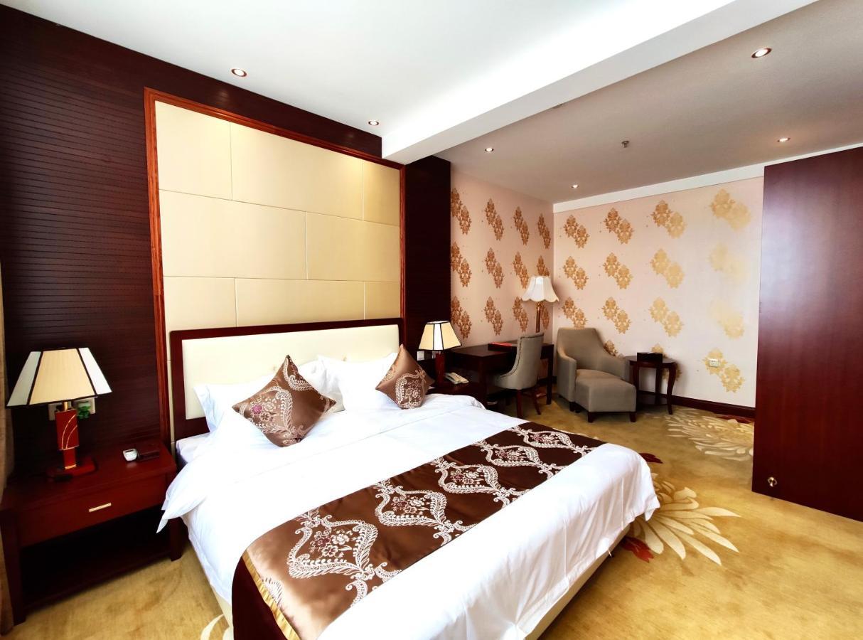 Golden Peacock Hotel Blantyre Bagian luar foto