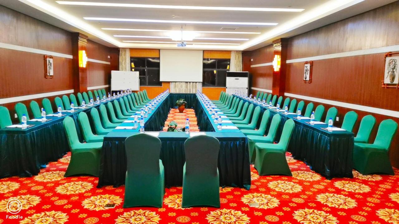 Golden Peacock Hotel Blantyre Bagian luar foto