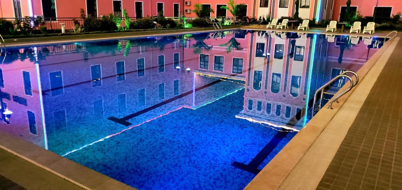 Golden Peacock Hotel Blantyre Bagian luar foto