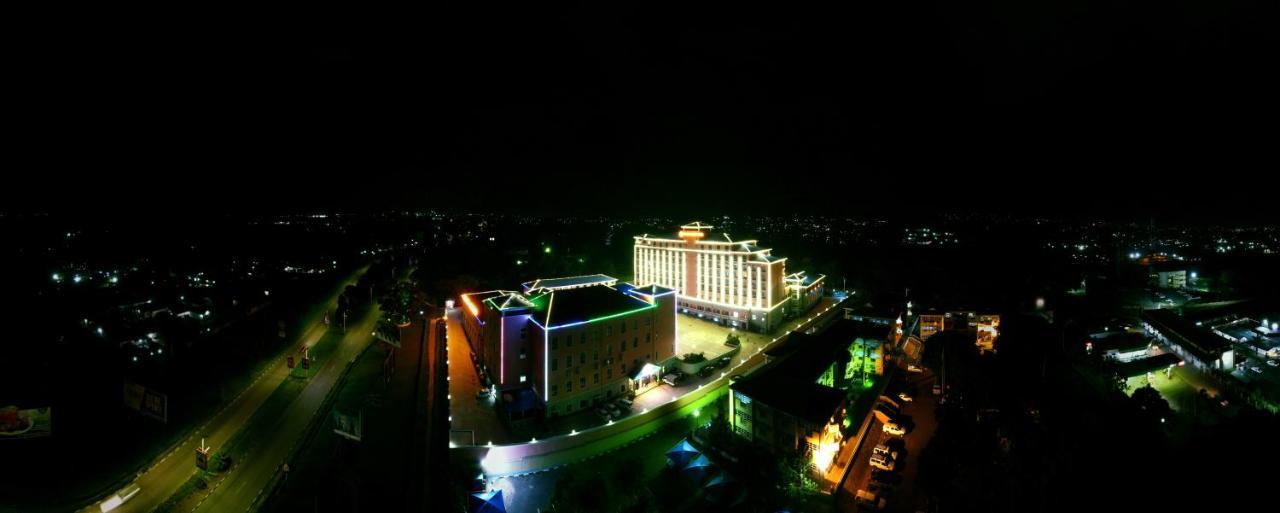 Golden Peacock Hotel Blantyre Bagian luar foto