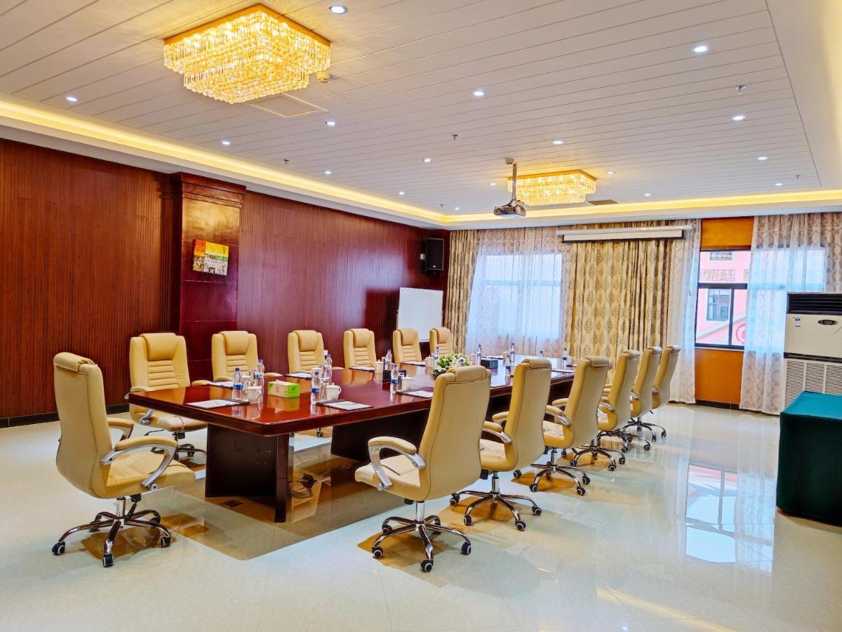 Golden Peacock Hotel Blantyre Bagian luar foto