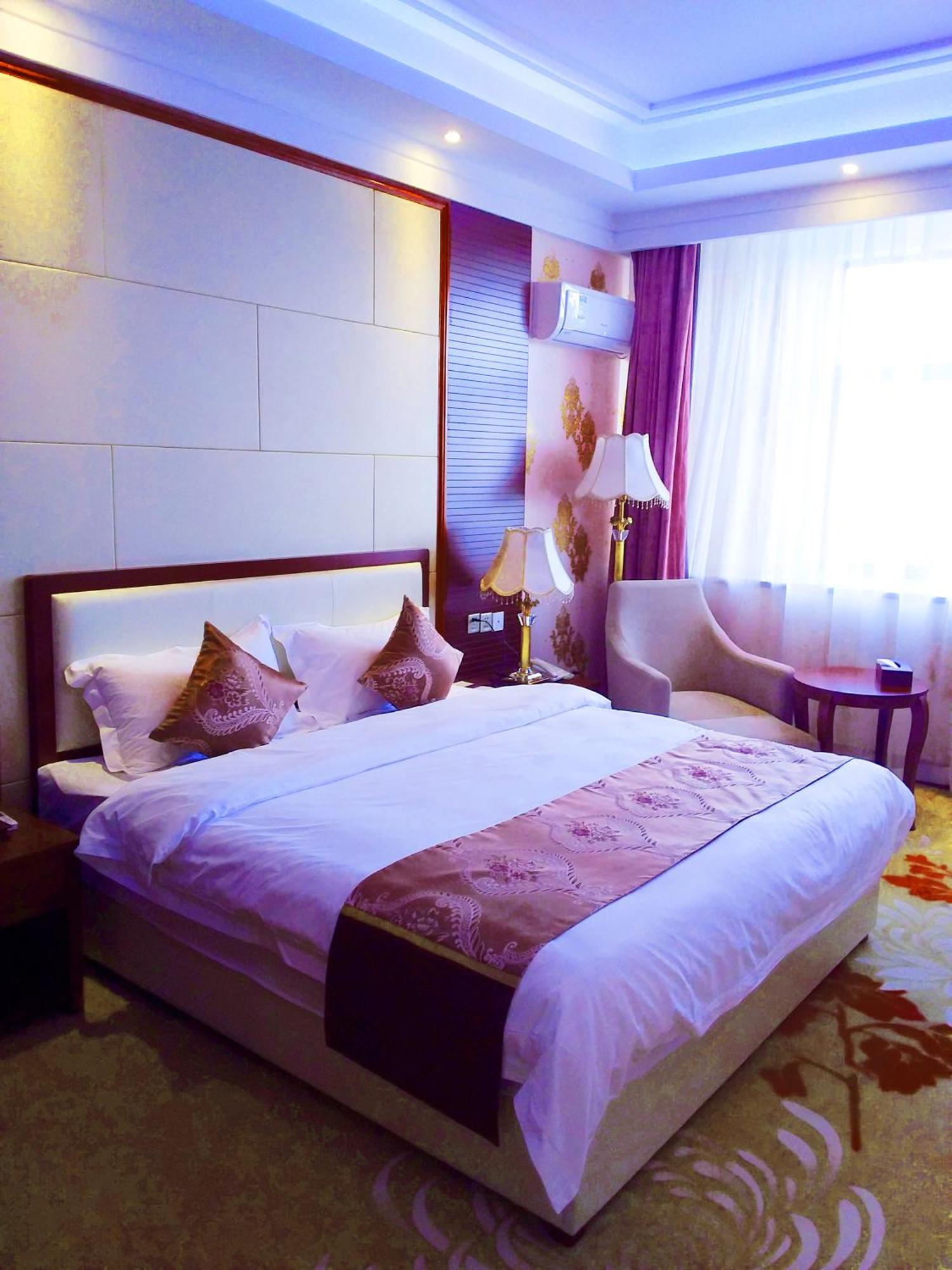 Golden Peacock Hotel Blantyre Bagian luar foto