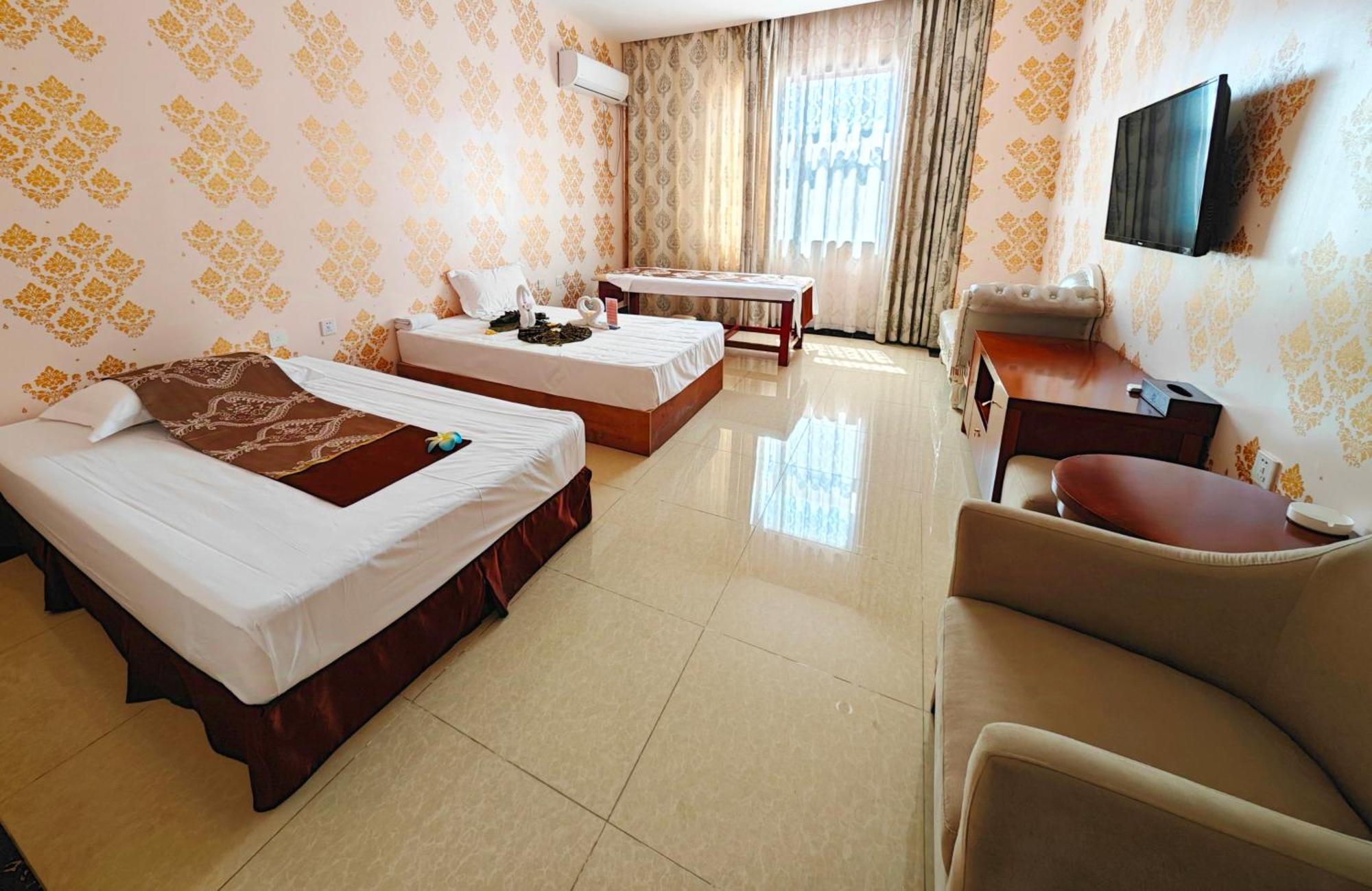 Golden Peacock Hotel Blantyre Bagian luar foto